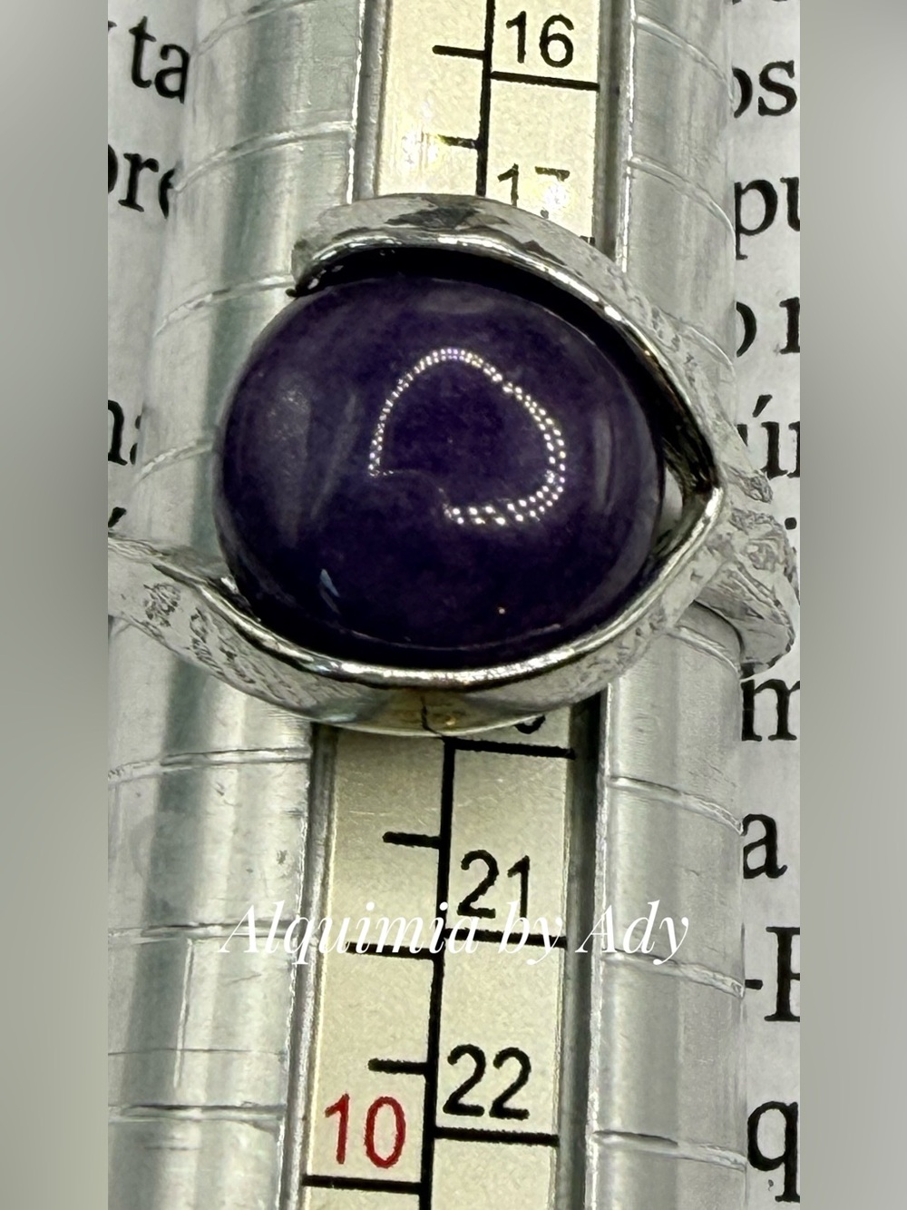 Purple Jade Victorian ring in silver setting - Picture 3 of 9